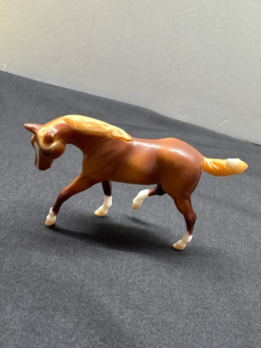 Breyer Stablemates Chestnut Quarter Horse Blaze & White Socks Matte Finish 1999